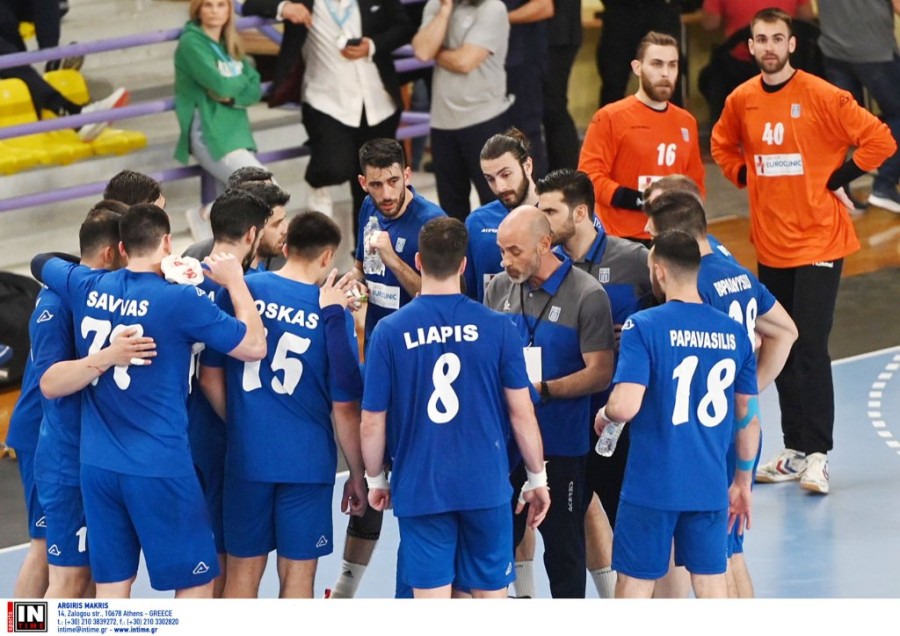 greece handball players.jpg