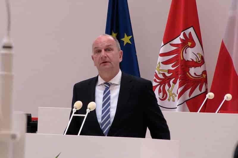 standard_compressed_Dietmar_Woidke_Landtag_2014.jpg
