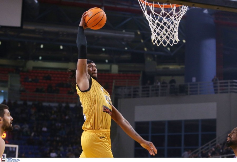 mitchell akil dunk.jpg