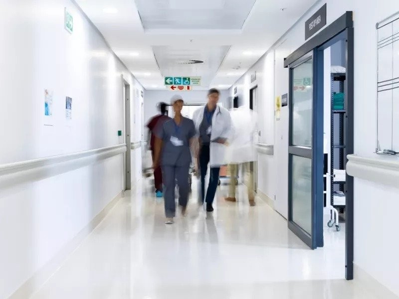 corridor nosokomeio hospital shutterstock_2340211495.jpg_11zon.jpg