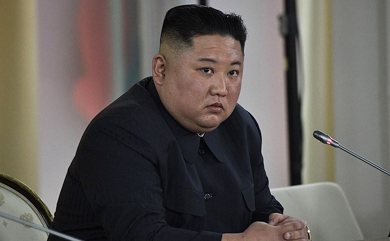 800px-Kim_Jong-un_(2019-04-25)_03.jpg