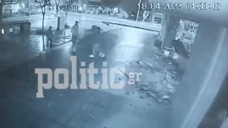 atixima thessaloniki kontres vitrina 1.jpg