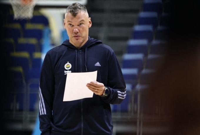 e6b724ad-saras-jasikevicius-fenerbahce-950x500.jpeg