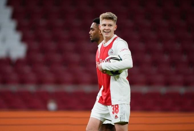 hlynsson ajax.jpg