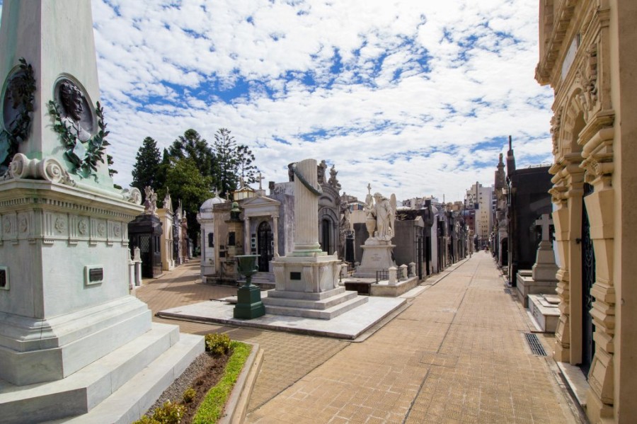 disoriented-2016-02-recoleta-cemetery-001.jpg