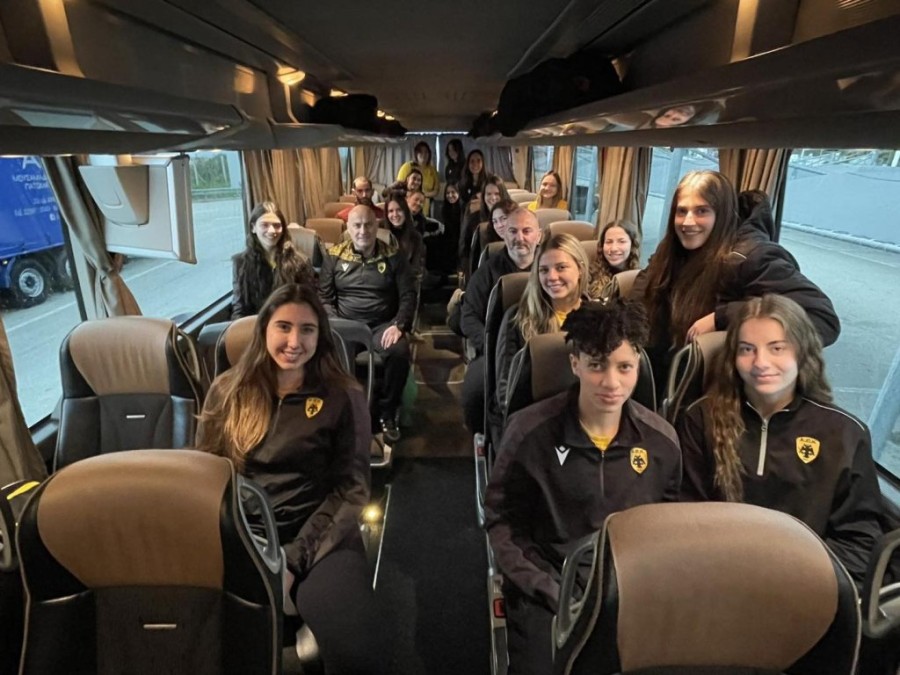 aek womens handball taksidi.jpg