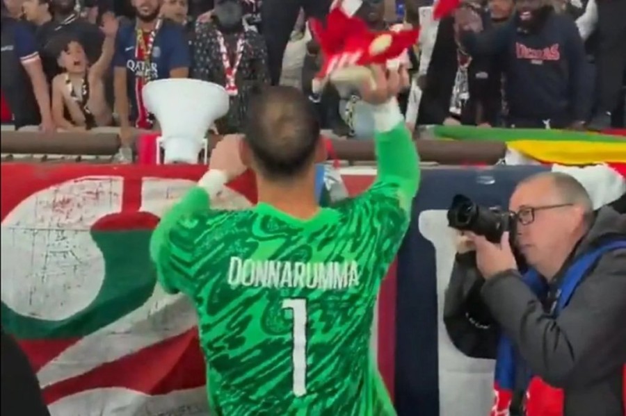 DONNARUMMA-GLOVES-1200x800_11zon.jpg