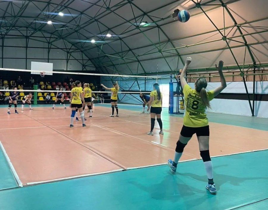 aek-vintage-volleyball-play- (1).jpg
