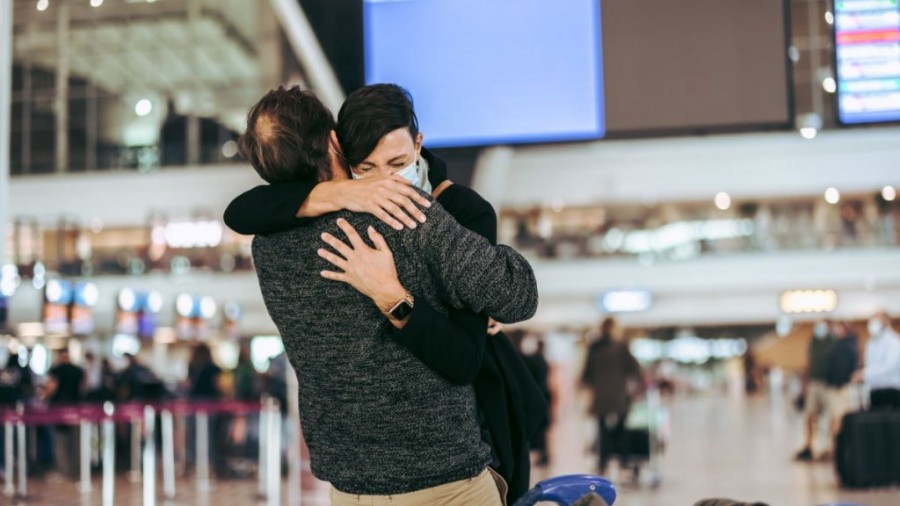 hugging_airport_shutterstock.jpg