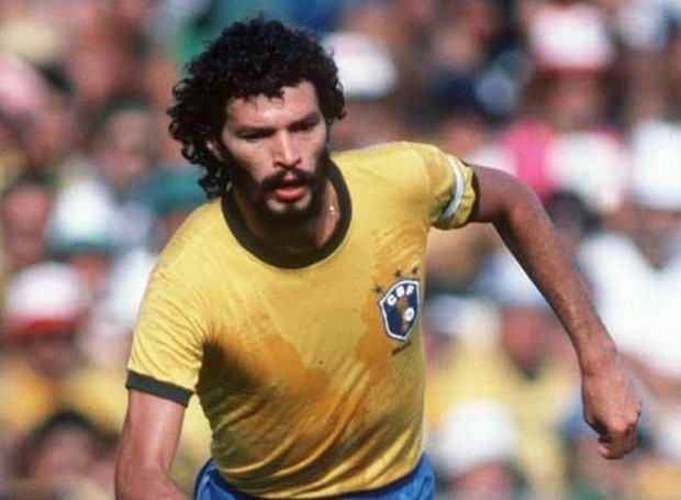 Socrates_(footballer).jpg