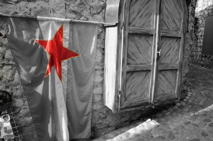 Yugoslavian_flag_in_Mostar.jpg