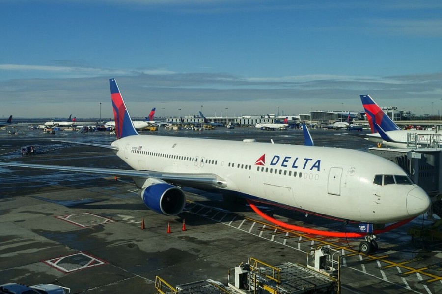 Delta_Airlines_-_Boeing_767-300_-_N185DN_(Quintin_Soloviev).jpg