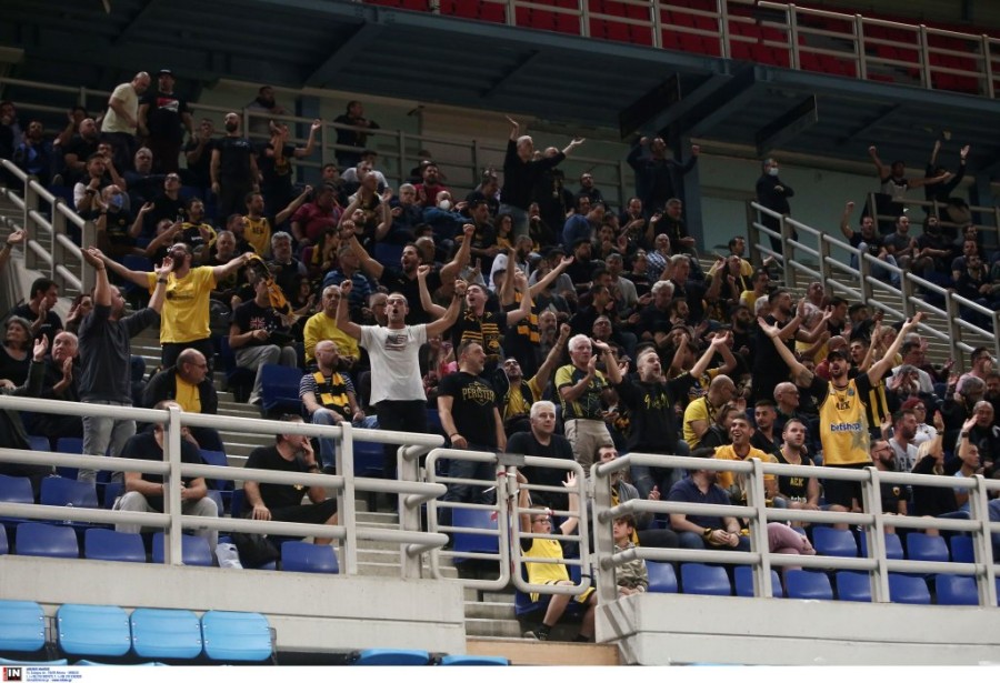 aek fans liosia.jpg