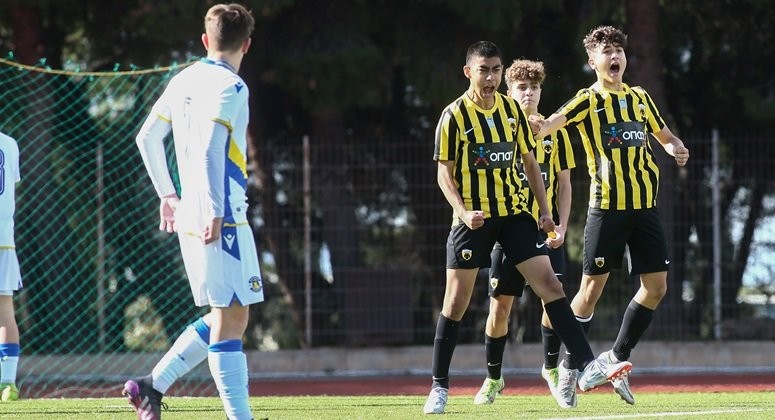 super-league-k15-aek-asteras-tripolis-3-0-denlarge.jpg