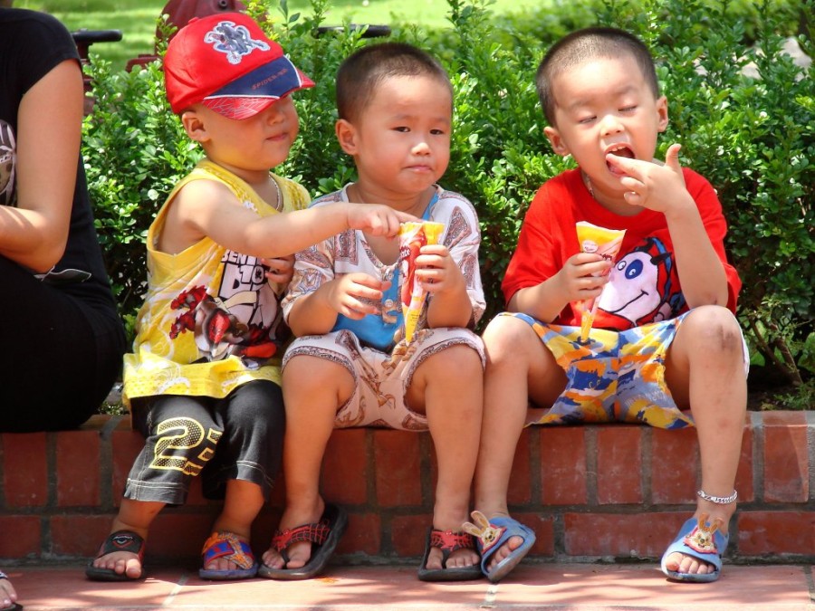 Hanoi_-_Vietnam_-_Children.jpg
