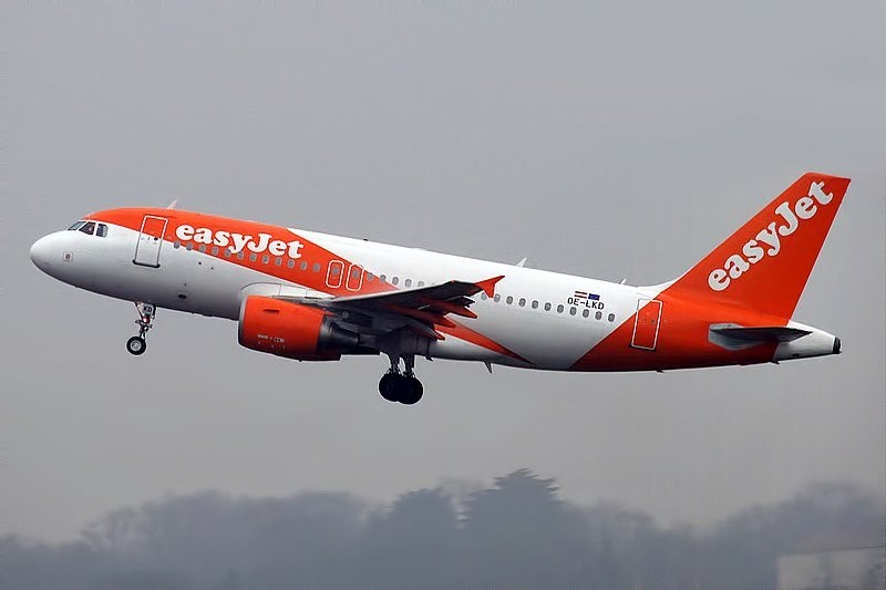 800px-EasyJet_Europe,_OE-LKD,_Airbus_A319-111_(28358354559).jpg