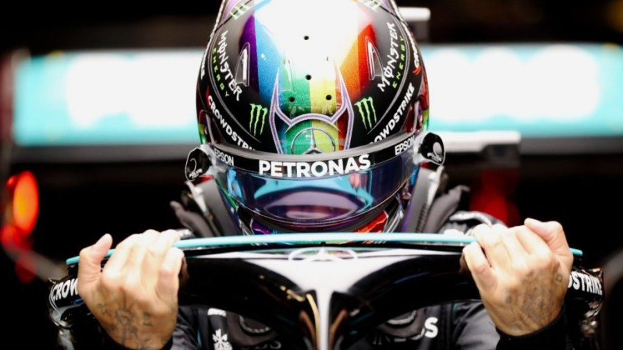Lewis-Hamilton-Mercedes-1200x674.jpg