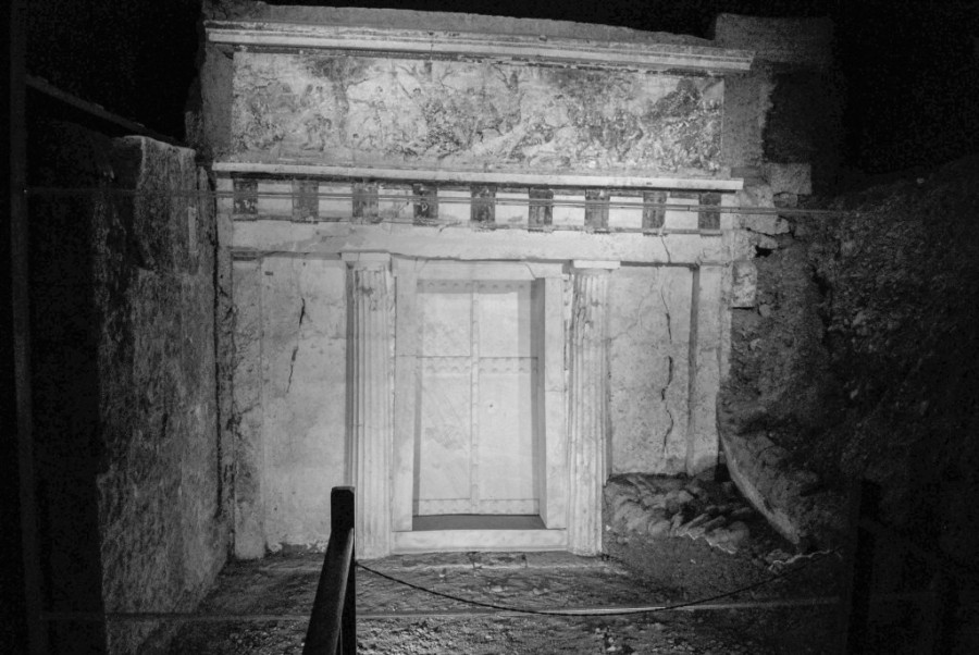Facade_of_Philip_II_tomb_Vergina_Greece-modified.jpg