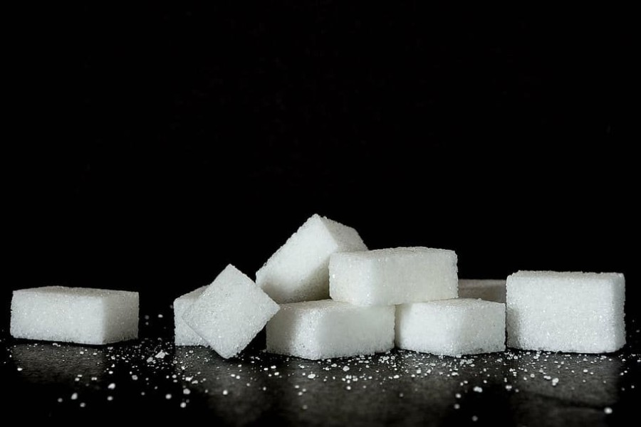 sugar-sweets-black-background-calories.jpg