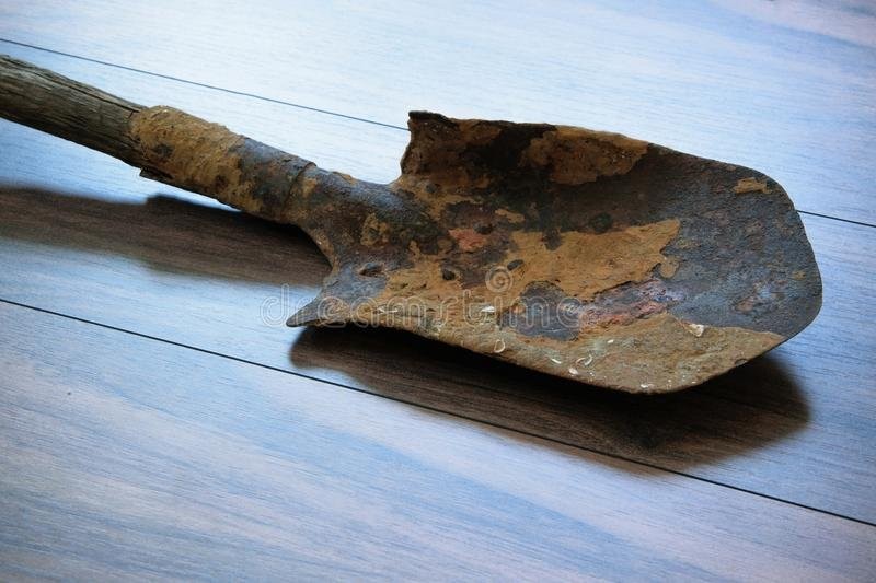 φτυαρια παλιο .jpeg