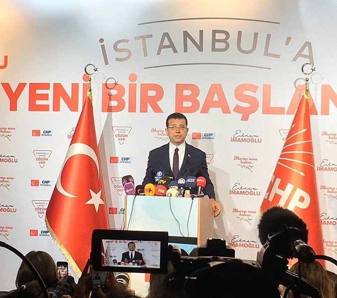 Imamoglu_press_conference_April_3,_2019.jpg