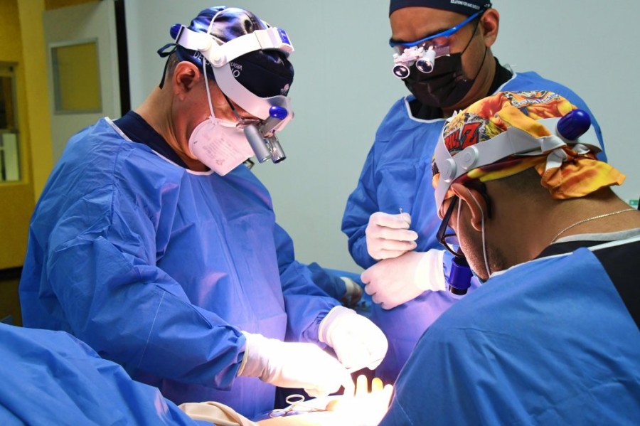 free-photo-of-doctors-performing-a-surgery.jpeg