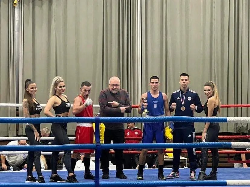 ΤΣΕΧΙΑ-ΑΠΟΝΟΜΗ-ΚΩΣΤΟΥΡΟΣ (1).jpg