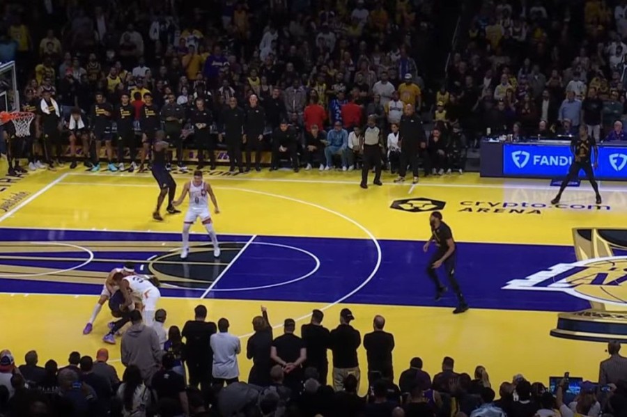 lakers-time-out.jpg
