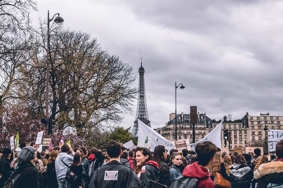 crowd-of-people-at-paris-france.jpg
