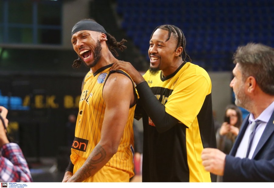 mitchel miles aek panigiriko.jpg