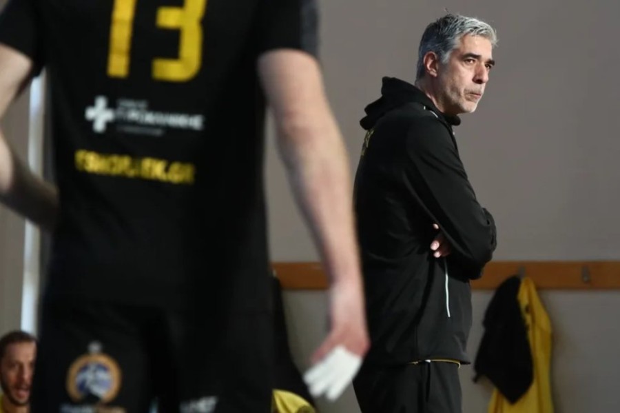 chatziantoniou aek coach volleyball.jpg