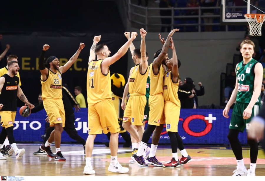 jankovic and aek players celebration.jpg