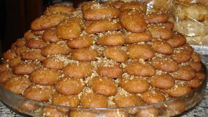 1200px-Smallhoneycake-710x401.jpg