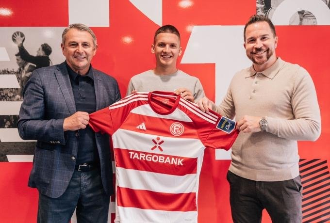 tzolis fortuna dusseldorf.jpg