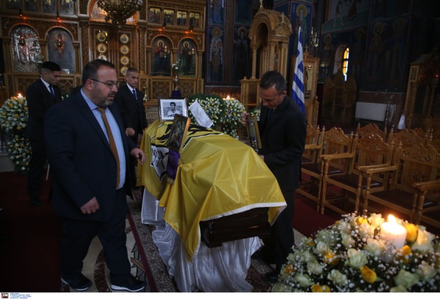 mimis papaioannou feretro.jpg