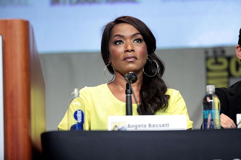 SDCC_2015_-_Angela_Bassett_(19156913244).jpg