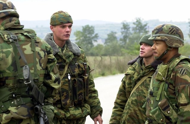 russian-soldiers-with-the-13th-tactical-group-and-american-soldiers-with-the-b65093.jpg