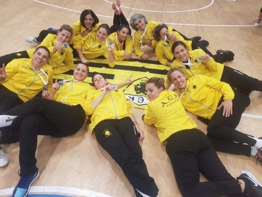 aek-vintage-volleyball-volley-team-omada-omadiki-metallio1.jpg
