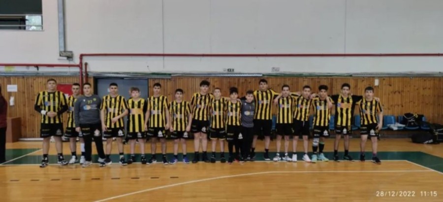 aek pampaides handball.jpg