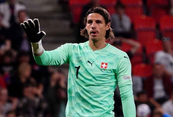 Yann-Sommer-playing-for-Switzerland-in-June-2022.jpg