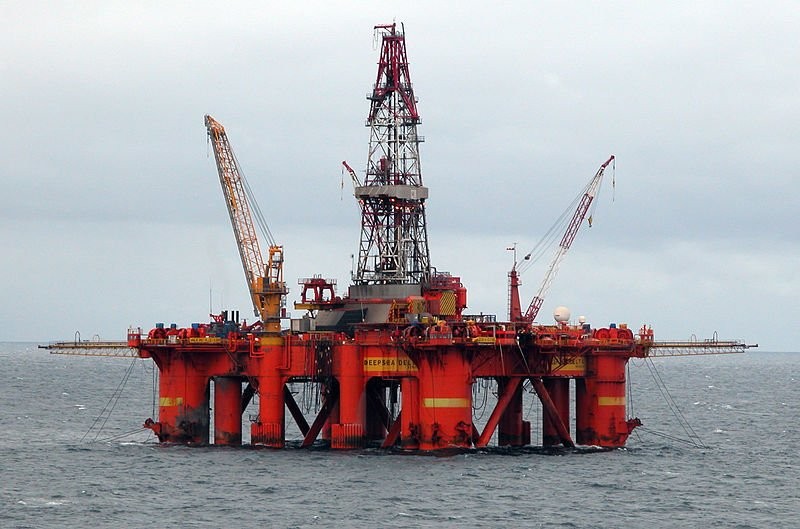 800px-Oil_platform_in_the_North_Sea.jpg