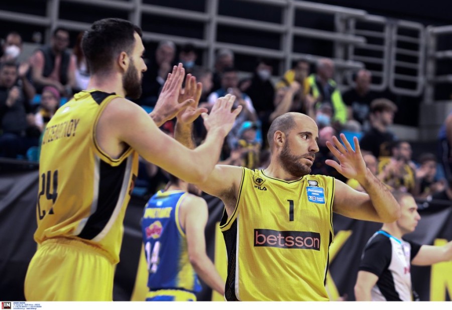 colom kouzeloglou aek peristeri.jpg