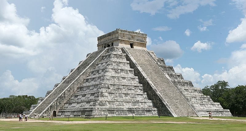 Chichen_Itza_3.jpg
