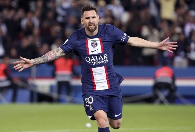 230104103714-01-lionel-messi-psg.jpg