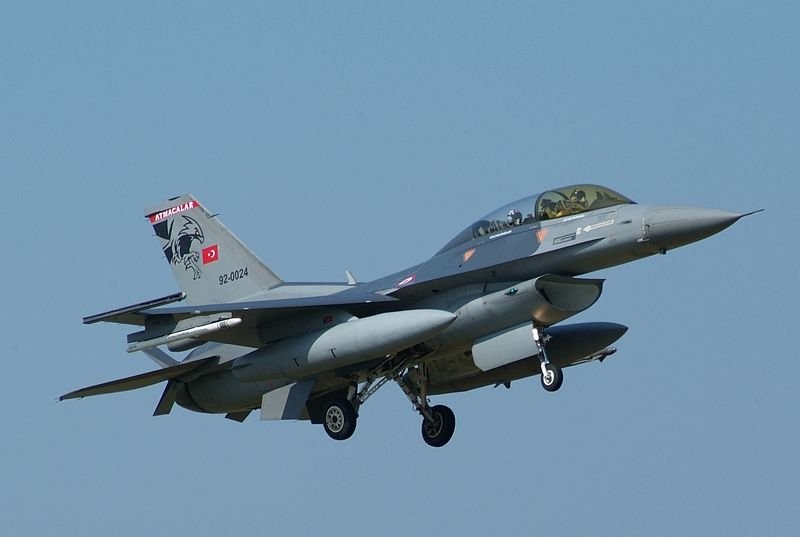 800px-92-0024_an_F-16D_Fighting_Falcon_of_182º_Filo_Turkish_Air_Force_(4540323888).jpg