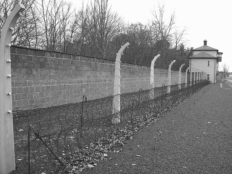 Sachsenhausen_security_perimeter_fence.JPG