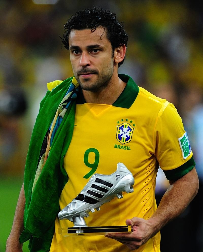 Fred_Silver_Boot,_Confederations_Cup_2013.jpg