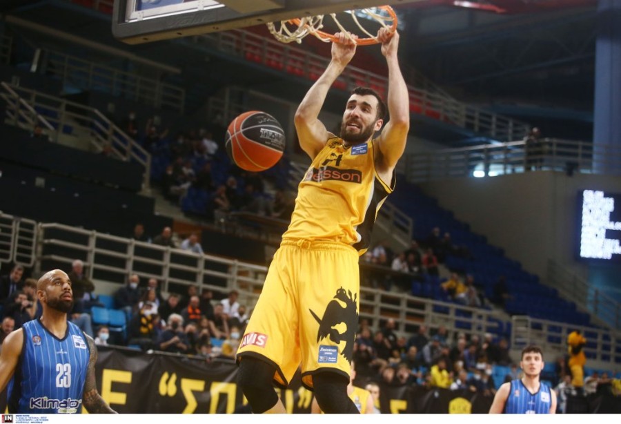 kouzeloglou aek dunk.jpg