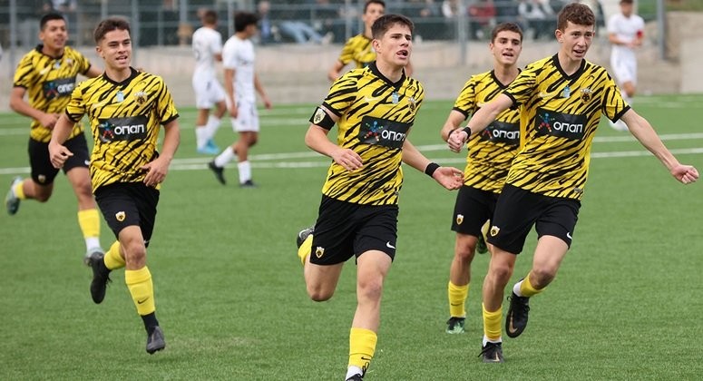 super-league-k17-ofi-aek-0-3-denlarge.jpg