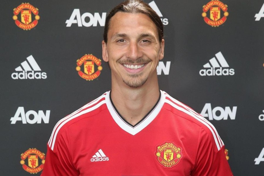 transfers-zlatan-ibrahimovic-joins-man-utd-2.jpg